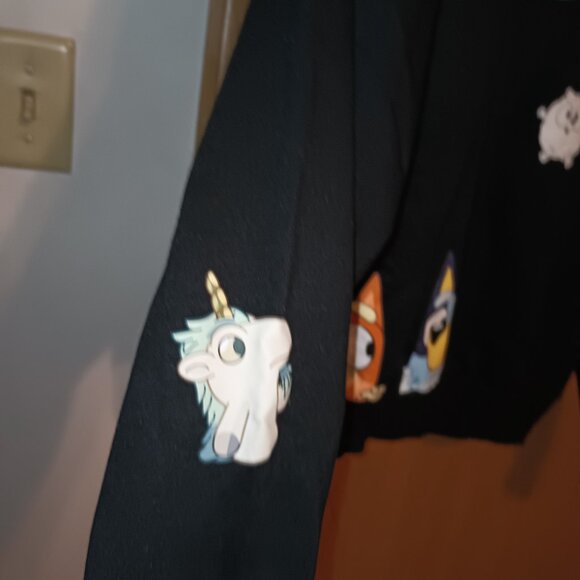 NEW The Christmas Shoppe Bluey Adult Sweatshirt UNISEX - Picture 4 of 12